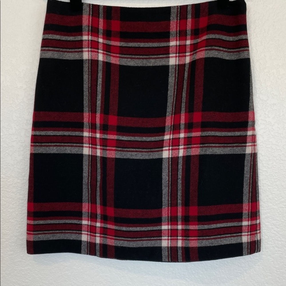 TALBOTS Plaid Black, White and Red Women's Skirt • 10